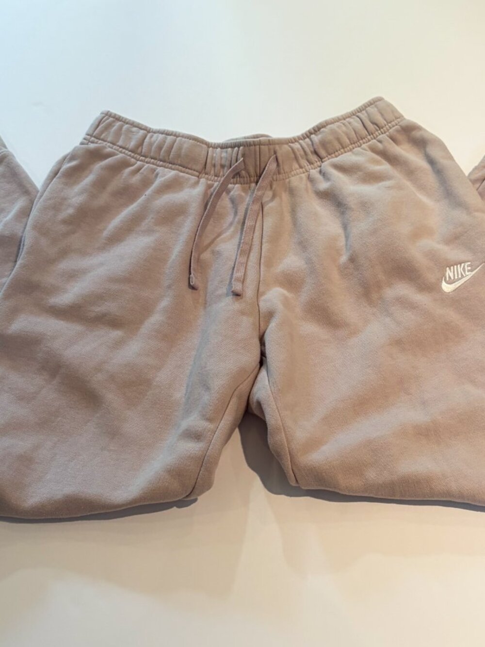Nike Sportswear Club Fleece Joggers Tan Blush Pink Women’s Size Medium - Picture 2 of 4